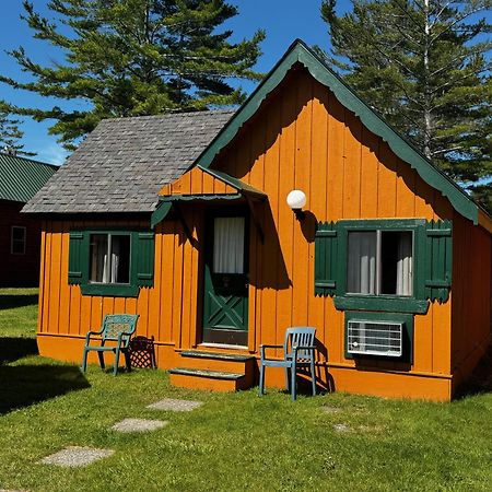 Cabins Of Mackinac & Lodge Mackinaw City Exteriör bild