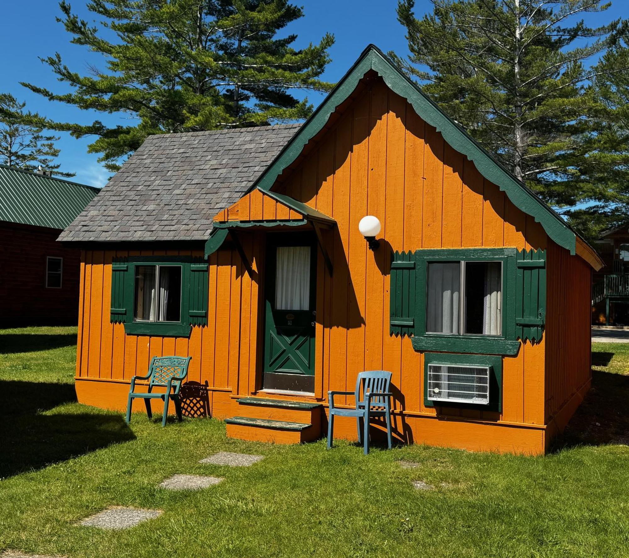 Cabins Of Mackinac & Lodge Mackinaw City Exteriör bild