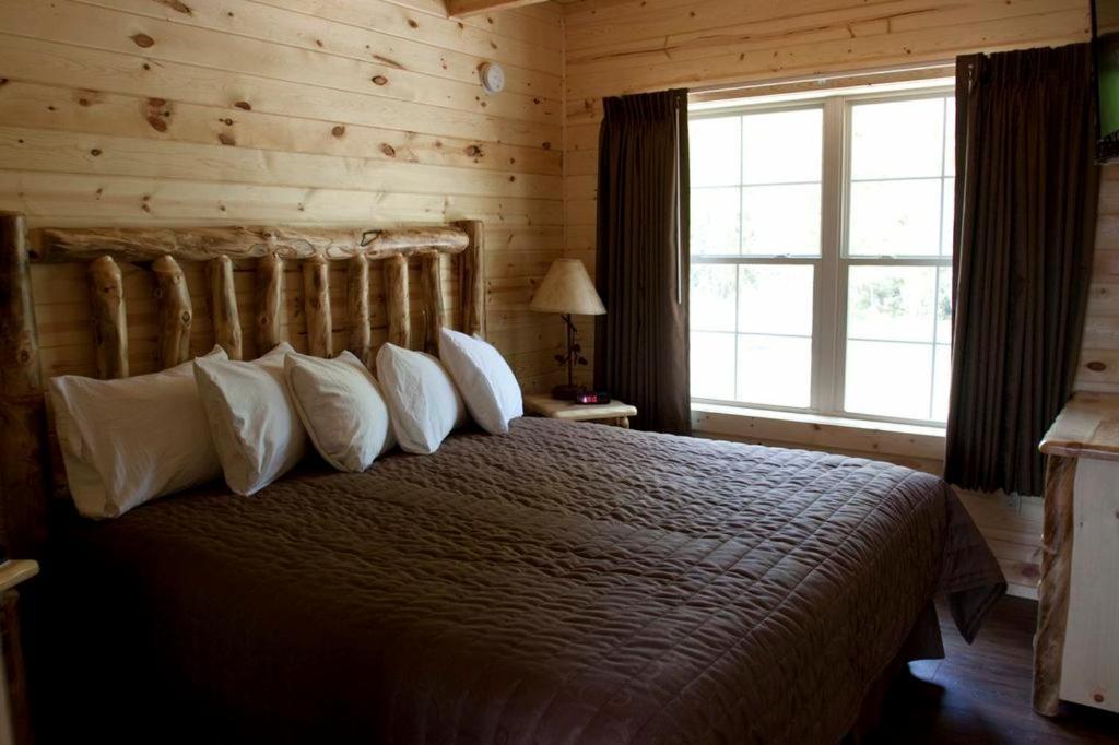 Cabins Of Mackinac & Lodge Mackinaw City Exteriör bild