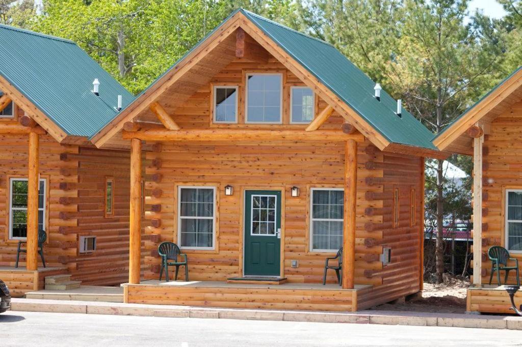Cabins Of Mackinac & Lodge Mackinaw City Rum bild
