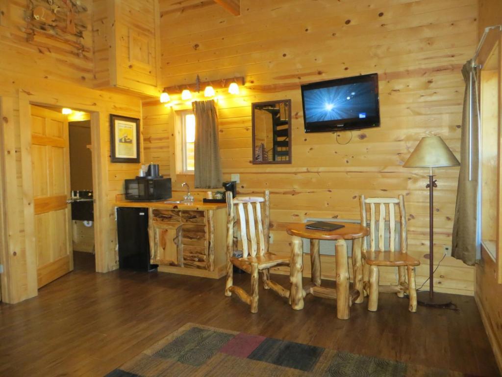 Cabins Of Mackinac & Lodge Mackinaw City Rum bild